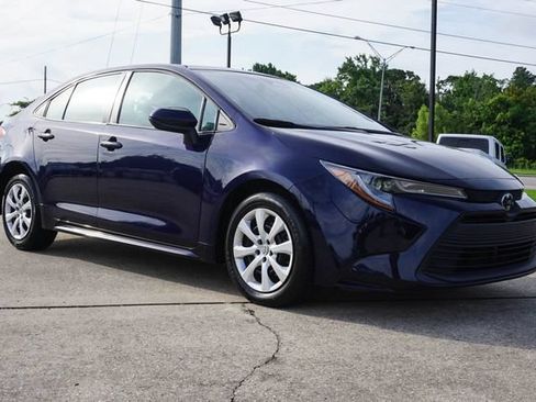 Used 2024 Toyota Corolla LE FWD image 2
