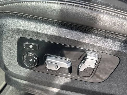 Used 2025 BMW X7 xDrive40i AWD/4WD image 16