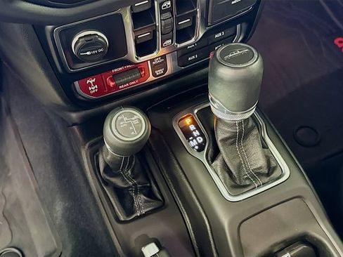 Used 2024 Jeep Gladiator Rubicon AWD/4WD image 21