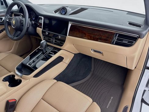 Certified 2023 Porsche Macan AWD/4WD image 30