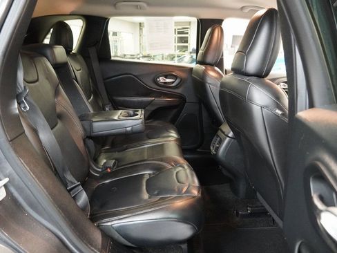 Used 2015 Jeep Cherokee Limited image 29