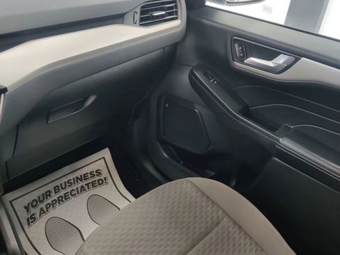 Used 2021 Ford Escape SE image 22