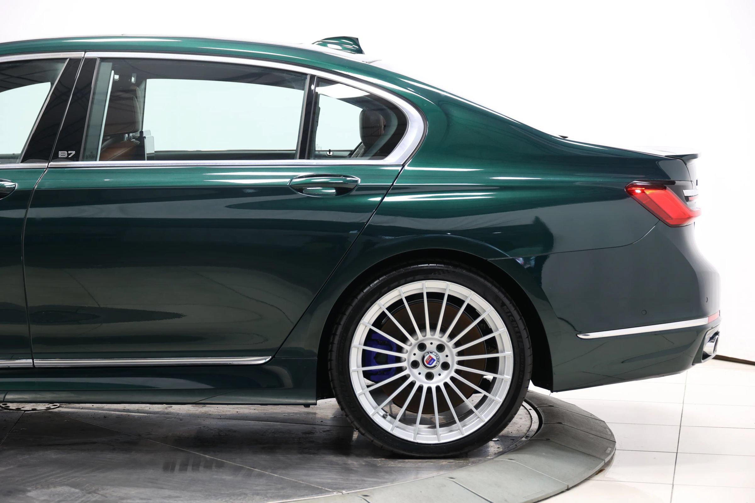 Used 2022 BMW ALPINA B7 xDrive w/ Luxury Rear Seating Package AWD/4WD image 10