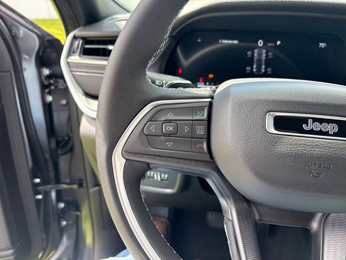 New 2025 Jeep Grand Cherokee Laredo X w/ Luxury Tech Group I image 25