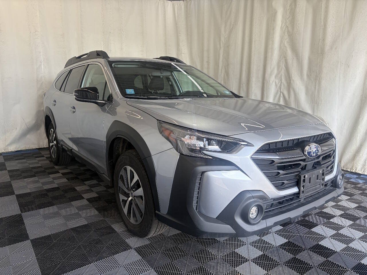 Used 2023 Subaru Outback Premium AWD/4WD image 3