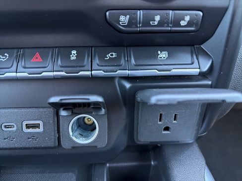 Used 2019 Chevrolet Silverado 1500 High Country w/ Technology Package image 32