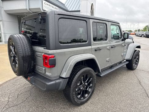 Used 2021 Jeep Wrangler Unlimited Sahara w/ Cold Weather Group AWD/4WD image 5