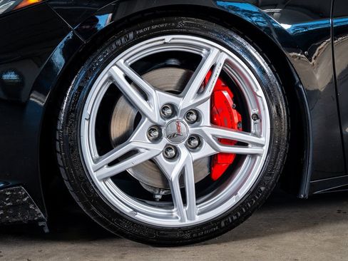 Used 2021 Chevrolet Corvette Stingray w/ Z51 Performance Package image 10