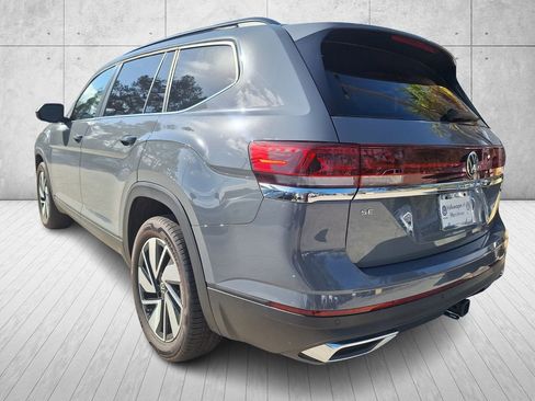 Used 2025 Volkswagen Atlas SE image 3