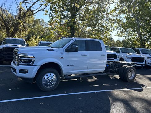 New 2026 RAM 5500 Laramie w/ Laramie Trim Package image 24