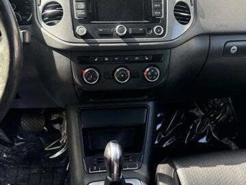 Used 2013 Volkswagen Tiguan S FWD image 14