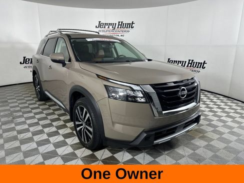 Used 2025 Nissan Pathfinder Platinum w/ Cargo Package FWD image 4