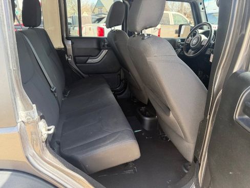 Used 2018 Jeep Wrangler Unlimited Sport S AWD/4WD image 17