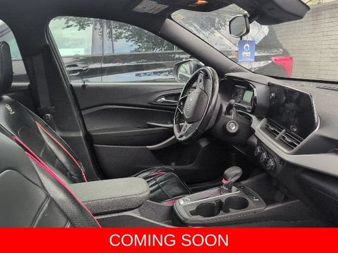 Used 2024 Chevrolet Trax RS w/ Sunroof Package FWD image 10