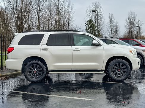 Used 2014 Toyota Sequoia Platinum image 3