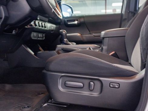 Used 2020 Toyota Tacoma TRD Off-Road image 9