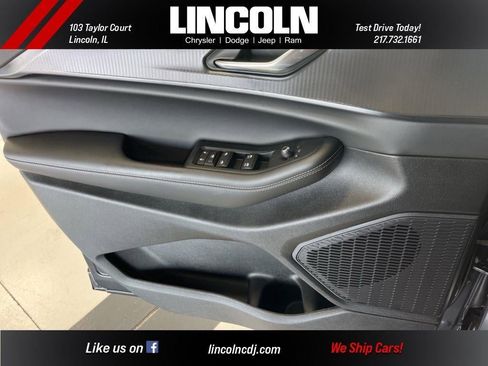 New 2025 Jeep Grand Cherokee Altitude image 16