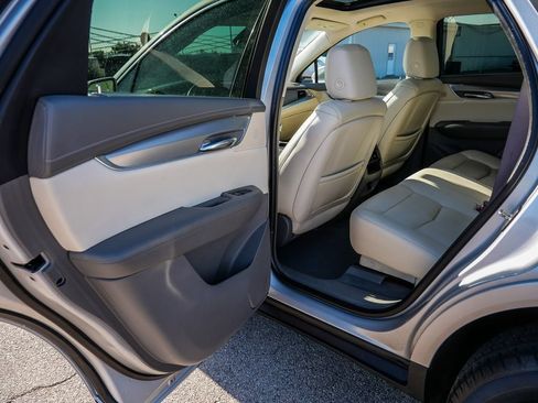 Used 2017 Cadillac XT5 Luxury w/ Driver Awareness Package FWD image 27