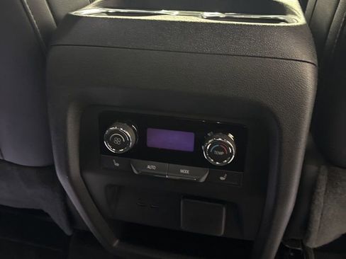 Used 2025 Chevrolet Traverse High Country image 26