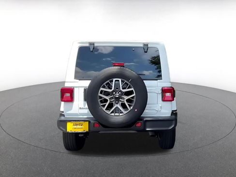 Used 2025 Jeep Wrangler Unlimited Sahara AWD/4WD image 15