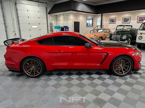 Used 2016 Ford Mustang Shelby GT350 w/ Track Package image 7
