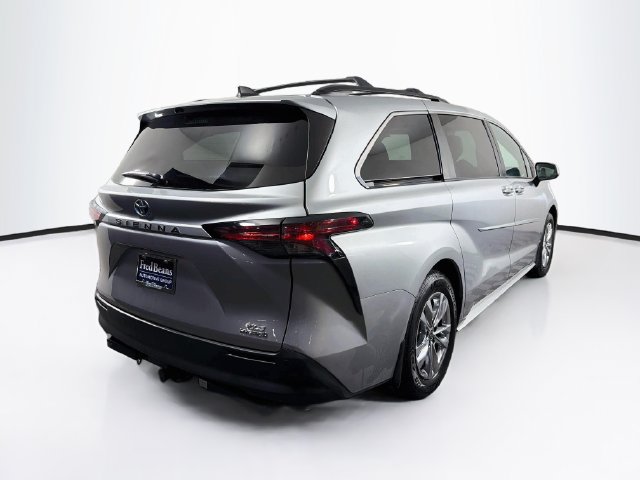 Used 2022 Toyota Sienna XLE w/ XLE Plus Package FWD image 10