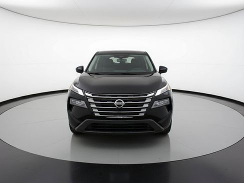 Used 2025 Nissan Rogue SV image 2