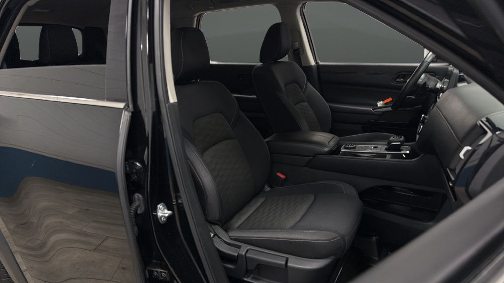 Used 2025 Nissan Pathfinder SV AWD/4WD image 22