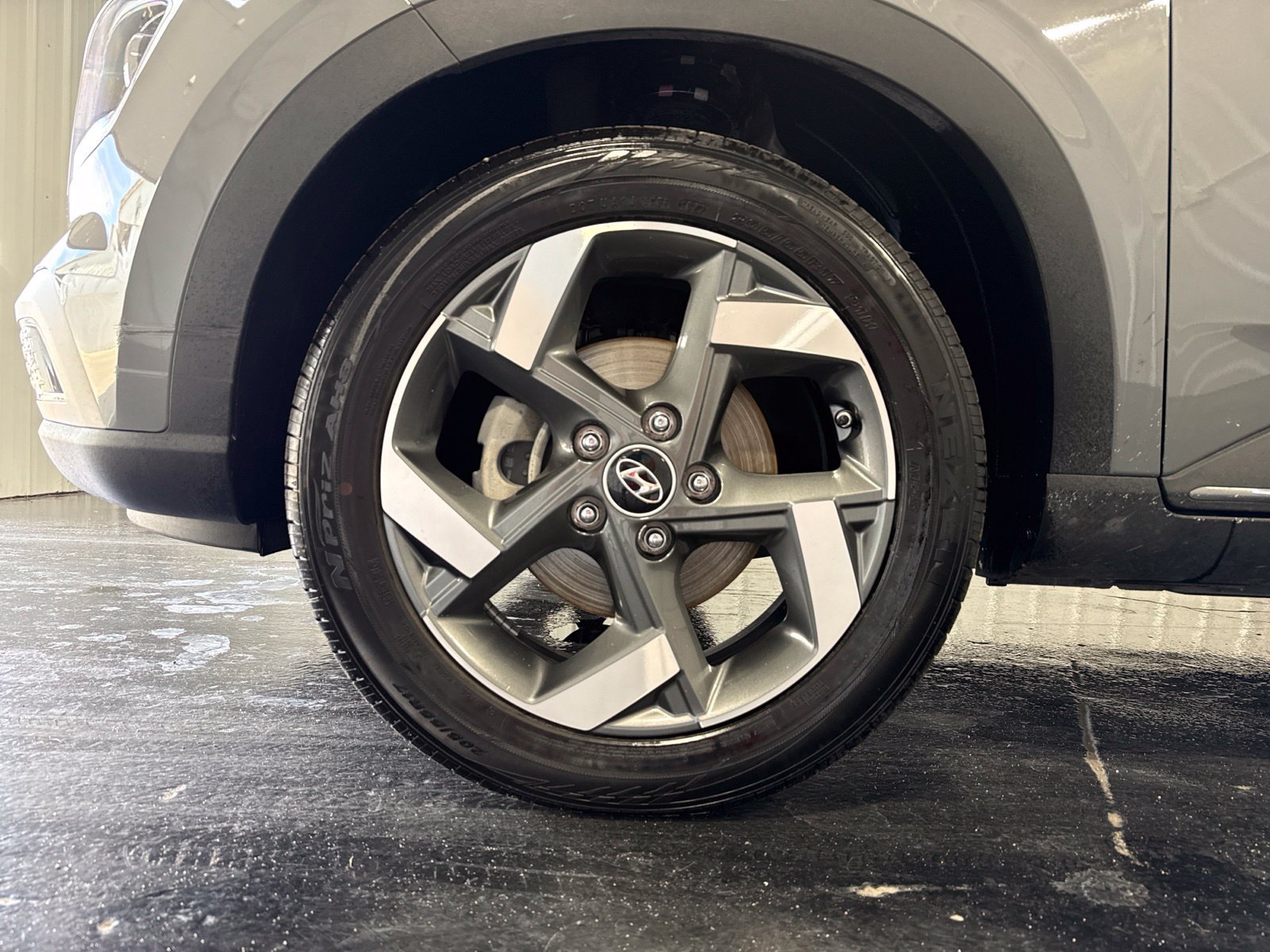Used 2022 Hyundai Venue Limited FWD image 9
