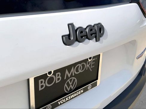 Used 2020 Jeep Cherokee Trailhawk w/ Cold Weather Group AWD/4WD image 8