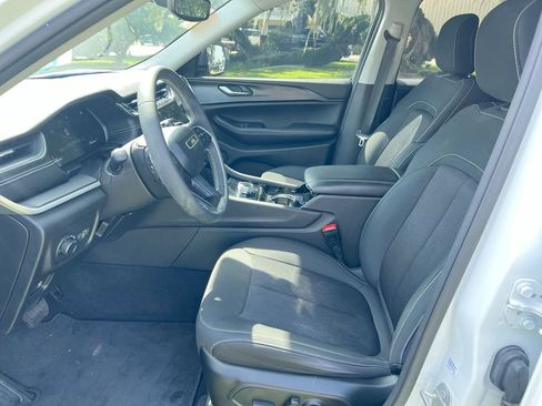 Used 2023 Jeep Grand Cherokee L Laredo RWD image 13