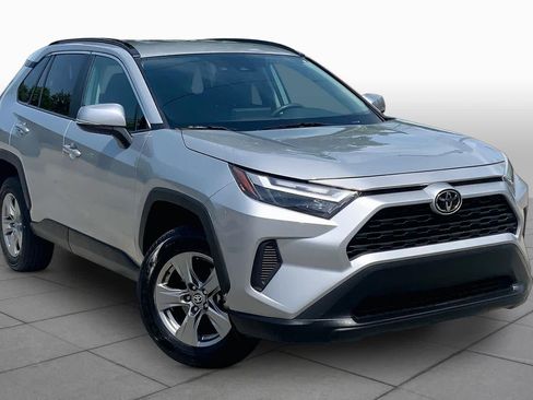 Used 2025 Toyota RAV4 XLE FWD image 3