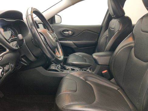 Used 2019 Jeep Cherokee Limited FWD image 17