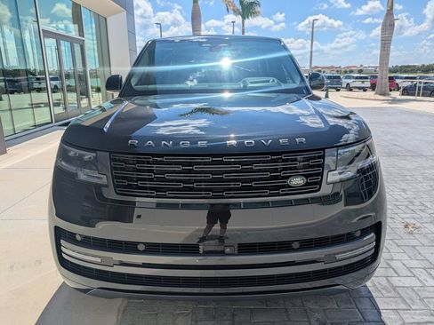 Certified 2025 Land Rover Range Rover SE AWD/4WD image 9