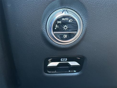 New 2025 Mercedes-Benz C 300 4MATIC Sedan image 31