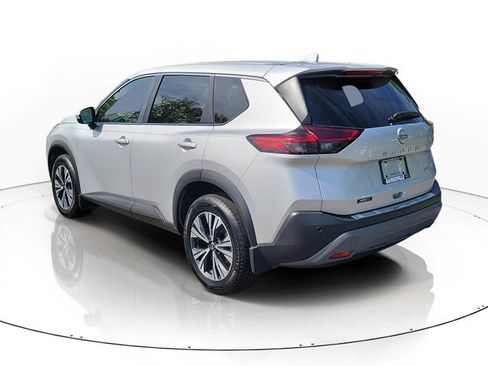 Used 2023 Nissan Rogue SV image 3