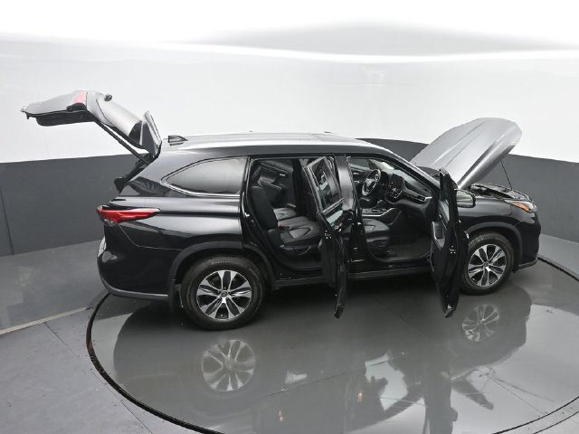 Used 2023 Toyota Highlander XLE AWD/4WD image 67