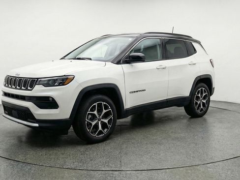 Used 2025 Jeep Compass Limited image 3