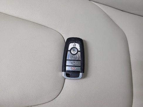 Used 2019 Ford Edge Titanium FWD image 32