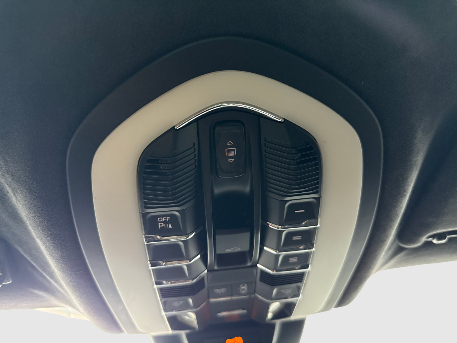 Used 2015 Porsche Macan Turbo AWD/4WD image 33