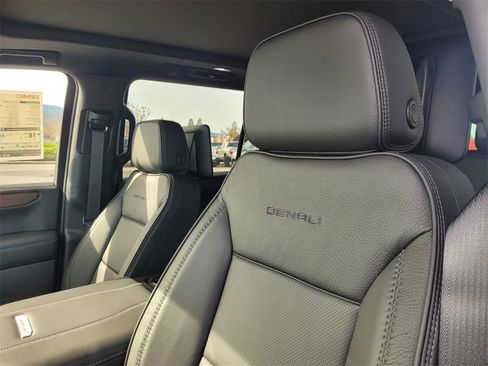 New 2026 GMC Yukon XL Denali w/ Denali Reserve Package image 15