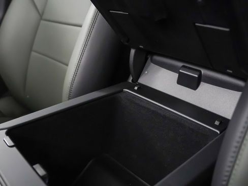 Used 2025 Porsche Cayenne E-Hybrid w/ Premium Package image 34