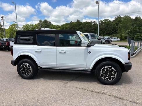 Used 2024 Ford Bronco Outer Banks AWD/4WD image 2