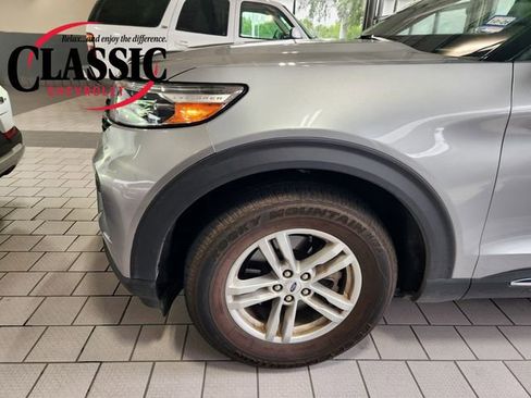 Used 2023 Ford Explorer XLT image 10