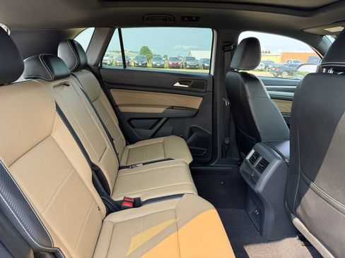 Used 2023 Volkswagen Atlas Cross Sport SEL R-Line AWD/4WD image 40