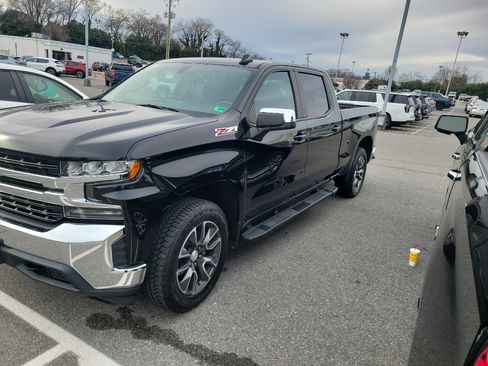 Used 2021 Chevrolet Silverado 1500 LT w/ Z71 Off-Road Package image 2