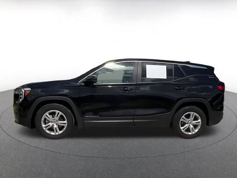 Used 2024 GMC Terrain SLE FWD image 8