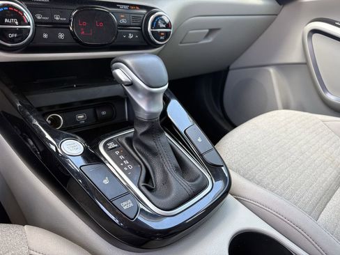 Used 2020 Kia Soul EX FWD image 19