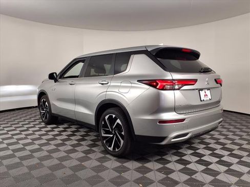 Used 2024 Mitsubishi Outlander SE image 5