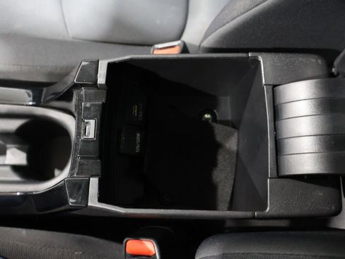 Used 2021 Toyota Corolla LE image 27